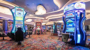 Platform brewek menampilkan berbagai kategori gaming termasuk sportsbook, live casino, dan slot games